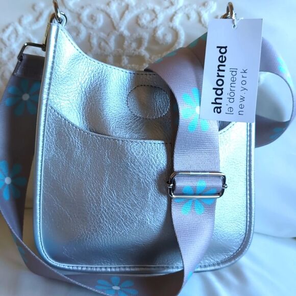 AhDorned🩶 Silver Vegan Leather Small Messenger Crossbody Bag NWT - Picture 10 of 11